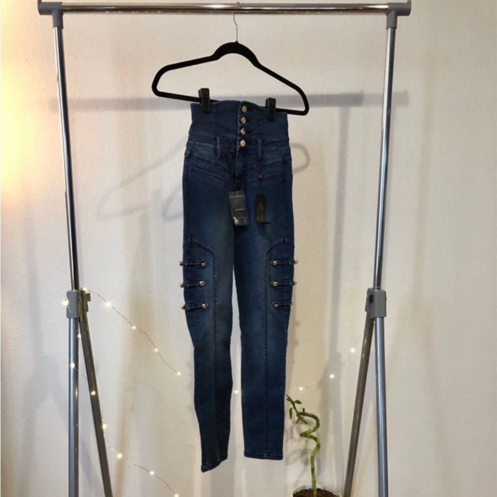 High waisted jeans with gold studs